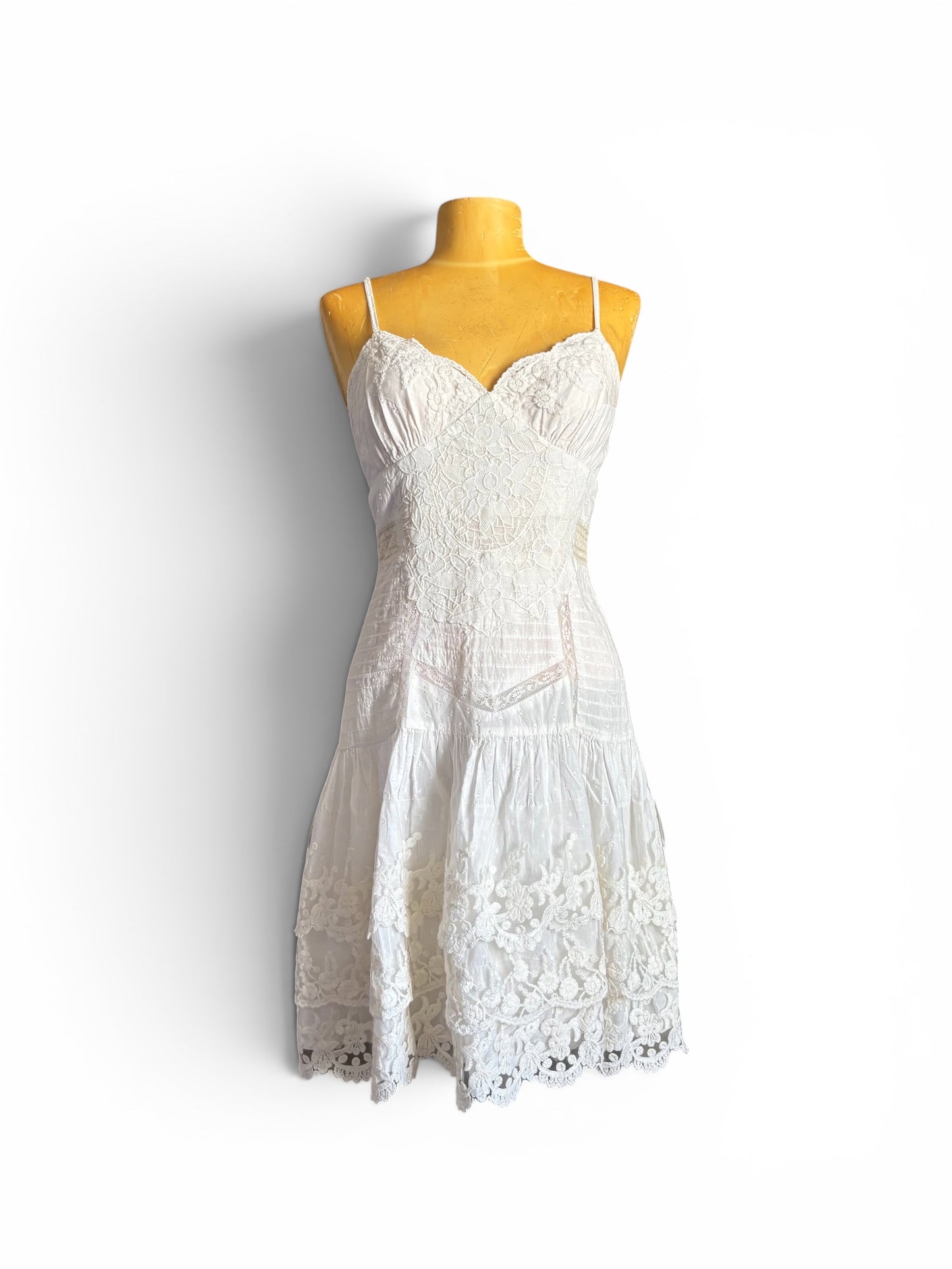 Robe broderie et Dentelle René Derhy