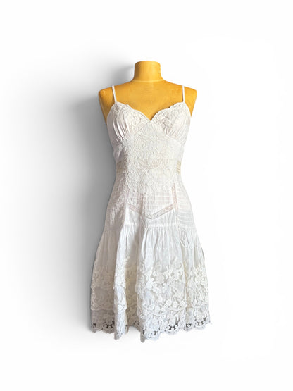 Robe broderie et Dentelle René Derhy