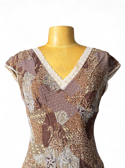 Robe bariolé details dentelle