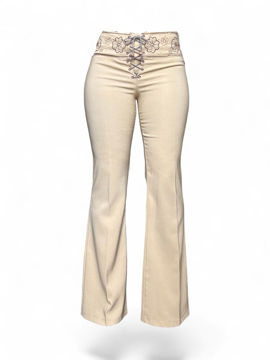 Jean flare à lacet et broderie