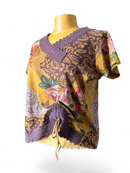 T-shirt fleuri à détails brodés