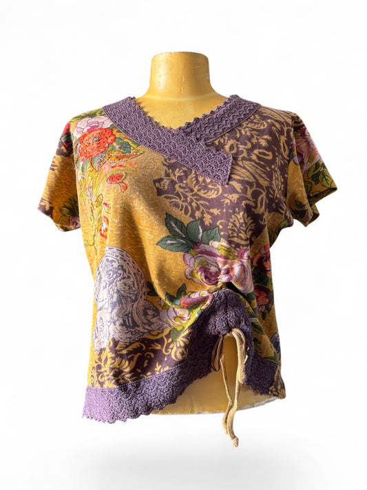 T-shirt fleuri à détails brodés