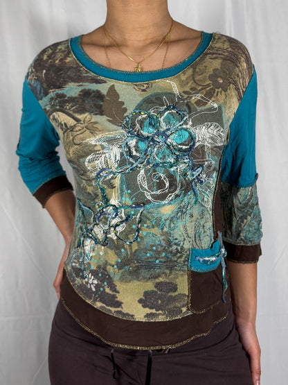 Teeshirt bicolore et broderie fleurs