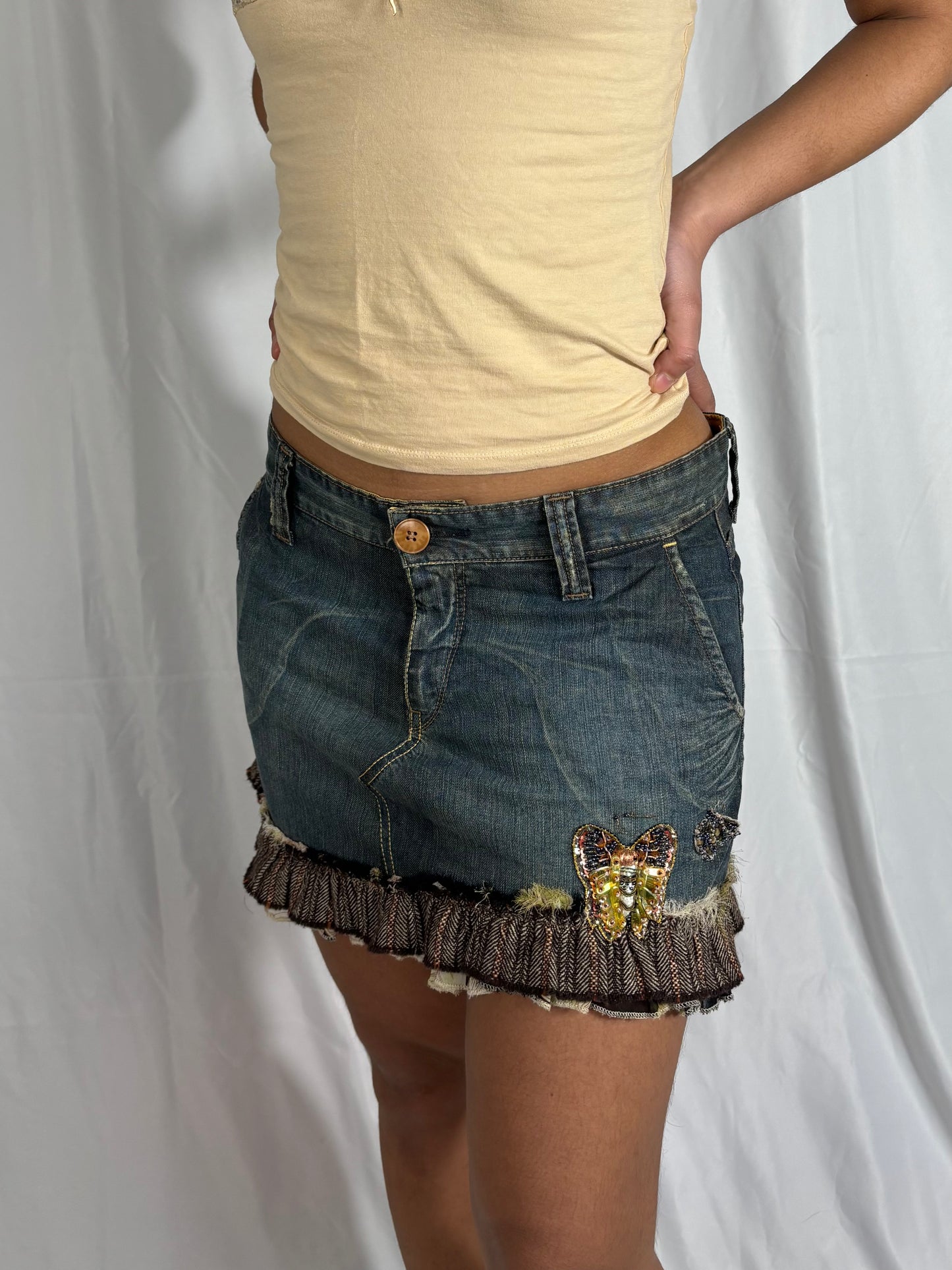 Mini jupe en jean broderie papillon