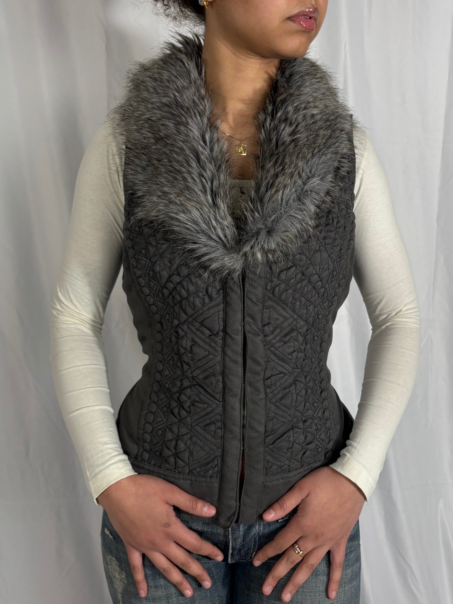 Veste sans manche col fourrure
