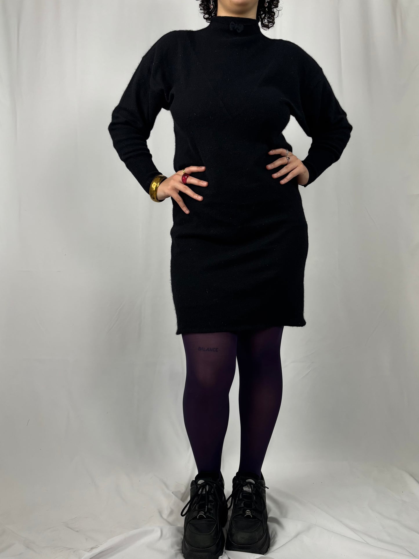 Robe noir col montant avec noeud