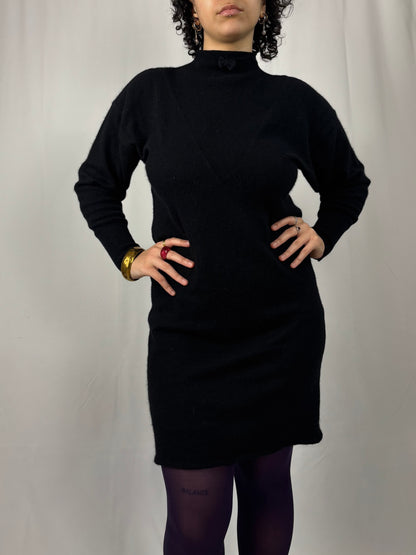 Robe noir col montant avec noeud