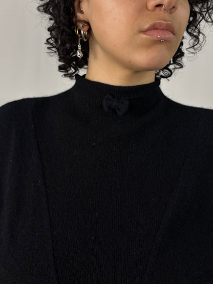 Robe noir col montant avec noeud