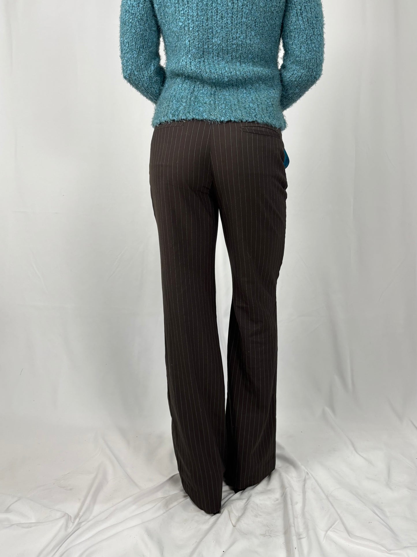 Pantalon tailleur marron à rayure turquoise