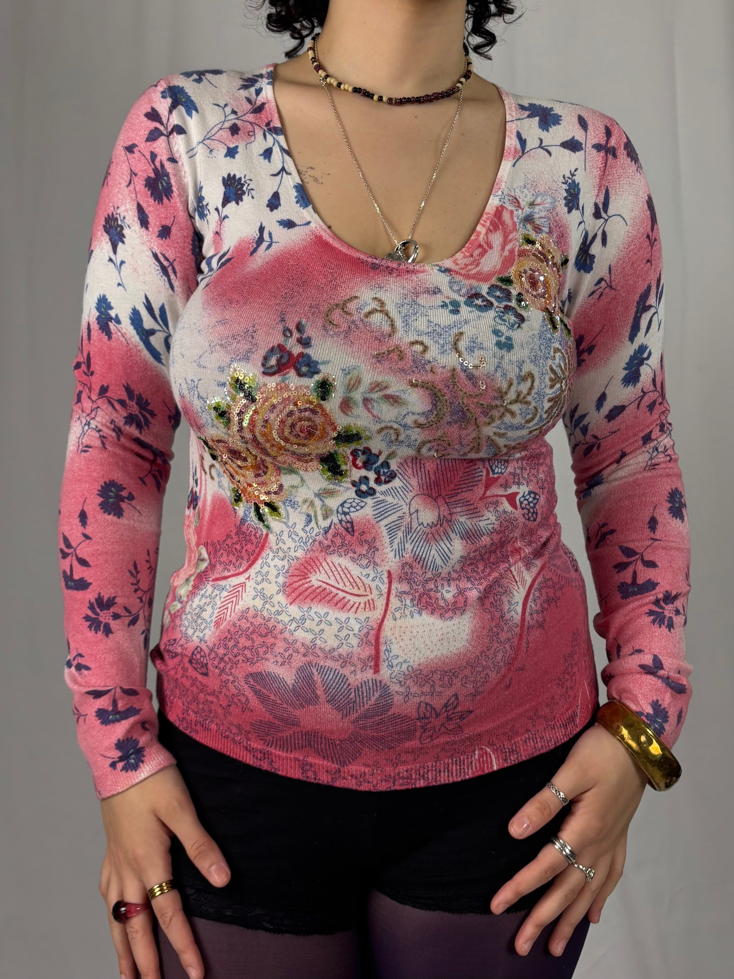 Teeshirt broderie perles et motifs fleurs