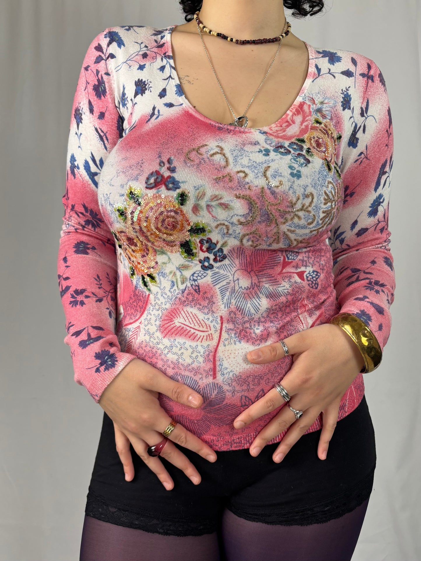 Teeshirt broderie perles et motifs fleurs