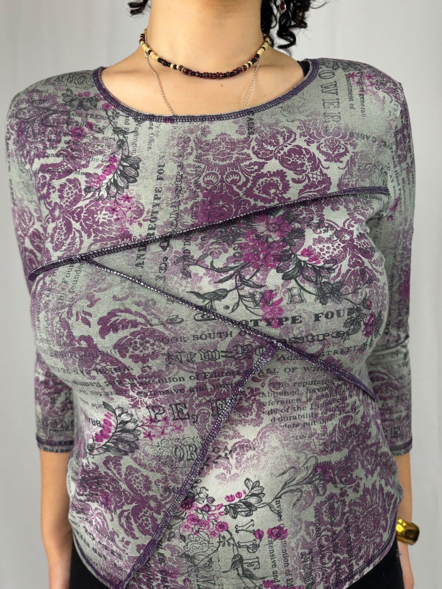 Teeshirt imprimé patchwork fleurs et caligraphie